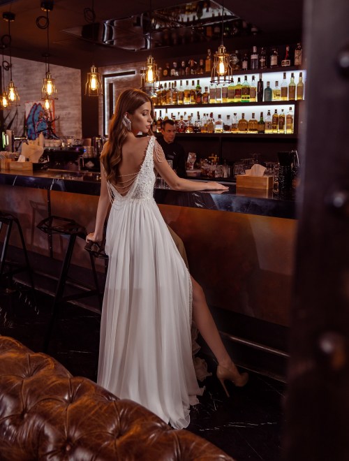 https://elisebride.ro/images/stories/virtuemart/product/VWD-SL06       (4).jpg